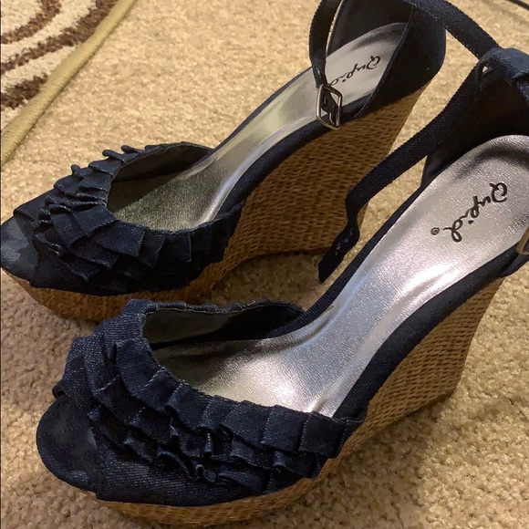 Chambray Denim wedges size 10 - Picture 2 of 5